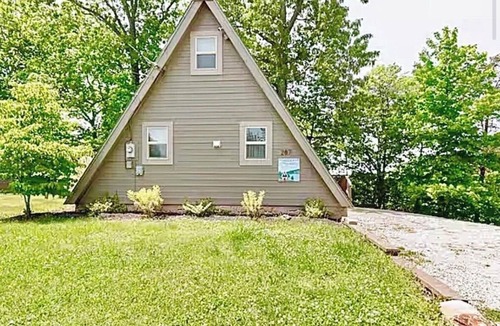 Somerset House | Cozy 2-bedroom A frame house with stunning lake views in quaint Somerset