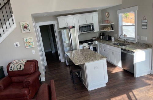 West Union House | Cozy 2-bedroom house on Lake Keowee with private dock