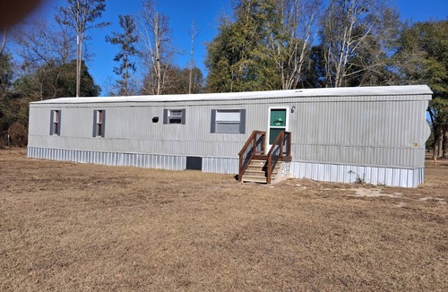 Rupert House | Cozy 2-bedroom mobile home in soothing Oglethorpe with AC coin laundry. No pets