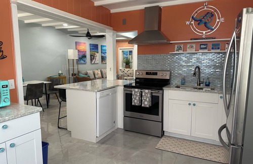 Marathon House | Cozy 2-BR 2-BA bungalow near beaches and 7-Mile Bridge - Pet Friendly!