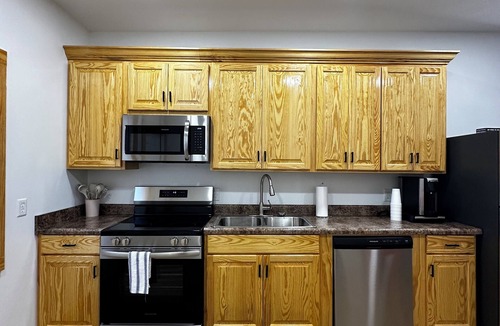 Meridian House | Cozy 2-BR house in a quiet country setting within minutes of Meridian w/WiFi