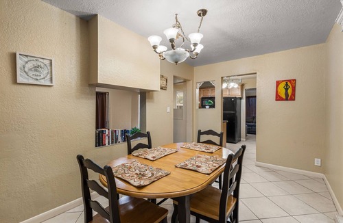 Southwest House | Cozy - 2 Jacuzzis - Quiet Street - Palm Wave Says
