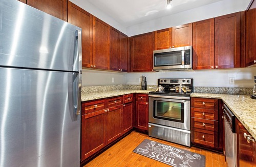 Lindbergh Apartment | Cozy 2B2B Pool, Gym, fast WiFi Downtown ATL