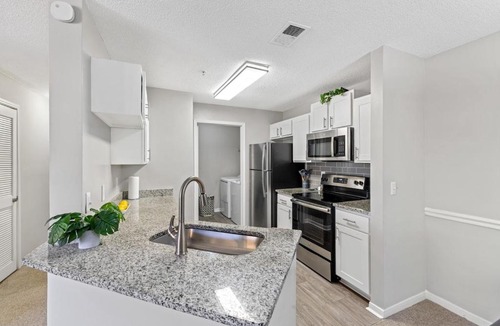 Athens Apartment | Cozy 2BR Athens Retreat Near UGA and Downtown