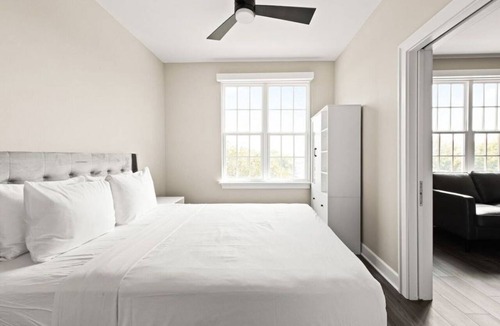 New Orleans Hotel | Cozy 2BR Suite in Historic Downtown NOLA