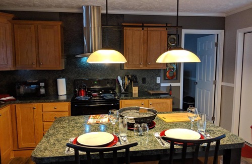 Stone Mountain House | Cozy 3 Bedroom/2 Bath Home in Stone Mountain