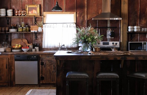 Walnut Cabin | Cozy 3-bedroom cabin on a horse ranch where tranquility meets rustic charm!