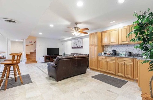 Hillandale House | Cozy 3BR Suite w/Private Entry Mins to DC & UMD