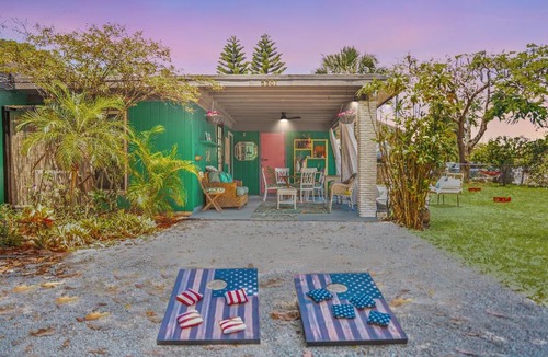 Southwest Apartment | Cozy 4bd House Heart of Downtown WPB Sleeps 10