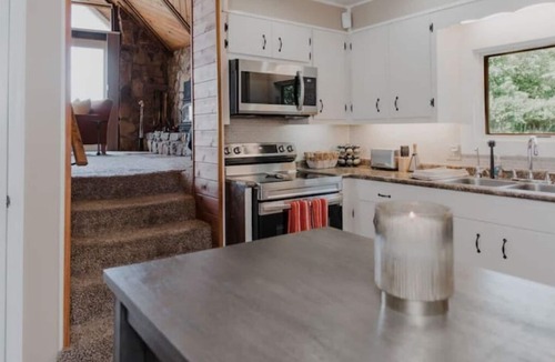Chatsworth Cabin | Cozy A-frame in North Georgia mountains with NEW hot tub
