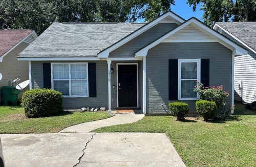 Valdosta House | Cozy & Affordable Retreat w/Porch Overlooking Pond