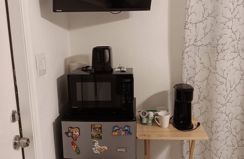Greenacres Apartment | Cozy apartment in charming West Palm Beach with AC, WiFi