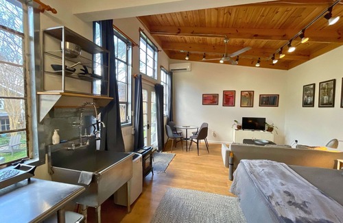 St. Elmo Improvement League Apartment | Cozy Artist Studio in Historic St. Elmo for 2