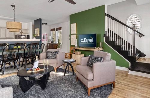 Cannonborough Elliotborough Apartment | Cozy! | Blocks to King St | Dreamcatcher Suite A
