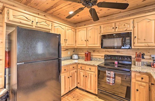 Raccoon Ridge Cabin | Cozy Blue Ridge Cabin w/Sauna & Trail Access!