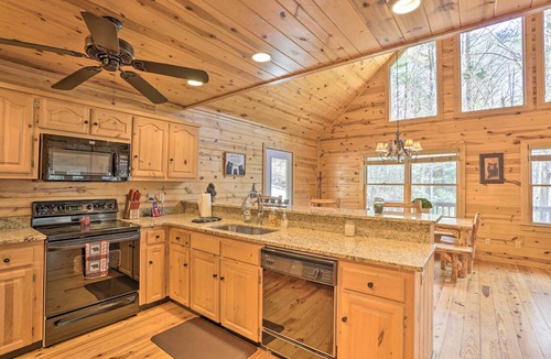 Raccoon Ridge Cabin | Cozy Blue Ridge Cabin w/Sauna & Trail Access!