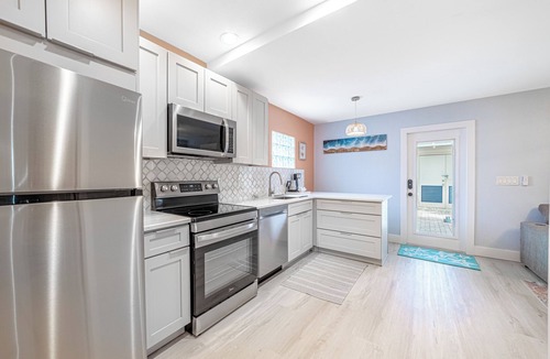 Lake Worth Apartment | Cozy Bungalow Apartment Walking Distance to Shops, Bars and Beach!