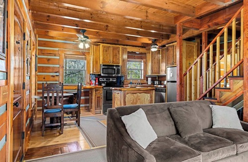 Hanceville Cabin | Cozy cabin near the Shrine with peaceful views—perfect for a relaxing retreat.
