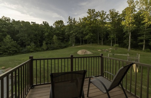 Goreville House | Cozy Cabin on 140 Acres w/Stunning Views