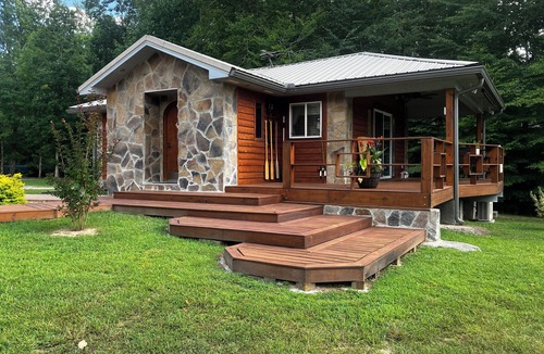 LaFayette Cabin | Cozy Cabin on Lake, relax and recharge. Enjoy boating, fishing and swimming.