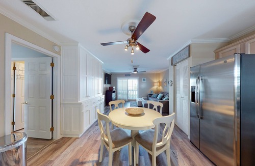 Fort Walton Beach Condo | Cozy coastal condo close to beach access with shared pool, WiFi, & central AC