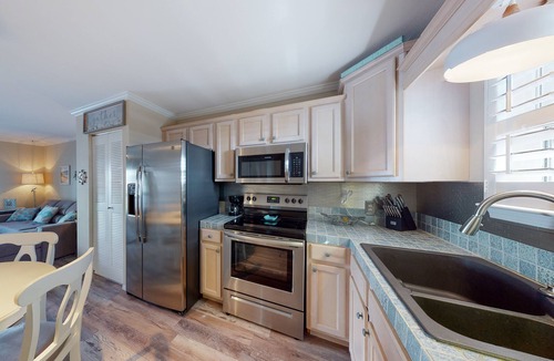 Fort Walton Beach Condo | Cozy coastal condo close to beach access with shared pool, WiFi, & central AC