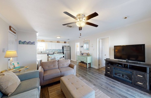 Fort Walton Beach Condo | Cozy coastal condo with pool & sound view - close to restaurants & beach