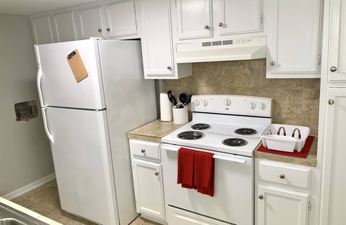 Tougaloo Condo | 🏡 Cozy Condo Sleep 6! Close to Shopping & Downtown