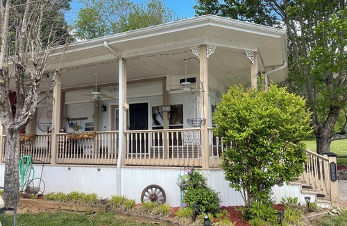 Hiawassee House | Cozy corner getaway in the mountains-Minutes away from Helen,GA/GA Mt Fairground