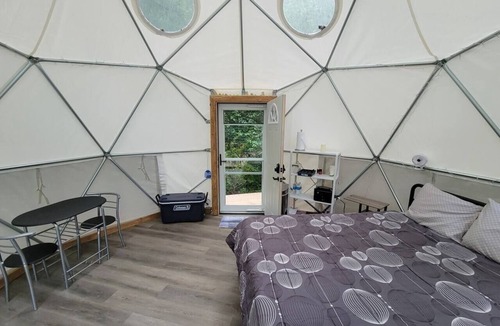Purlear RV Rental | Cozy Creekside Geodome | Hot Shower + WiFi