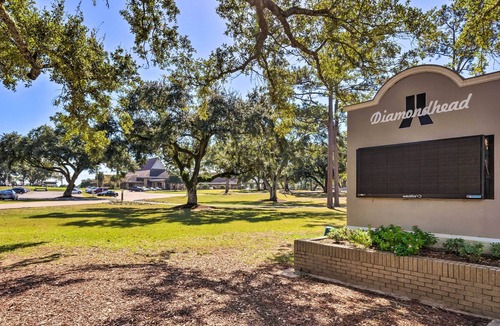 Diamondhead Apartment | Cozy Diamondhead Condo: Pool Access & On-Site Golf