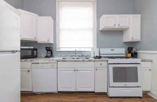 Columbus Apartment | Cozy Downtown Back Unit - The Sunny Southern Manse