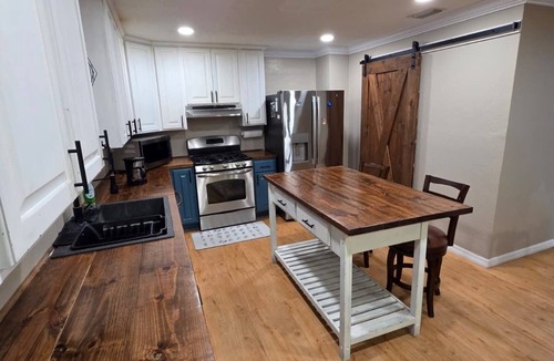Live Oak House | Cozy entire home in quiet live oak