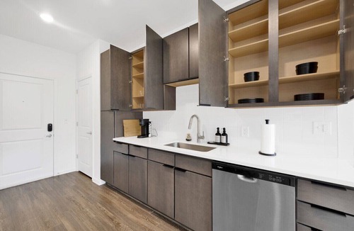 Avondale Apartment | Cozy Flat w/Pool, Gym, & Stunning City Views