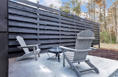 Athens Apartment | Cozy Forest Container Cottage ~ Near Wheeler Lake