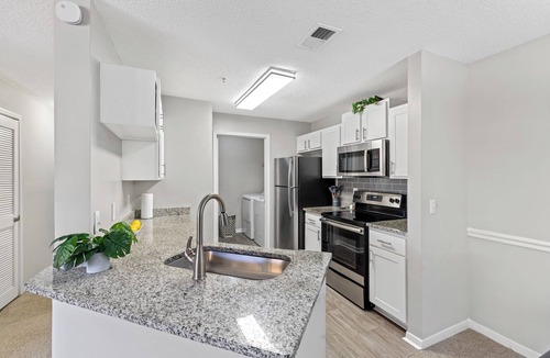 Athens Apartment | Cozy Gem in Athens, Pool, Gym near UGA and Hospitals!