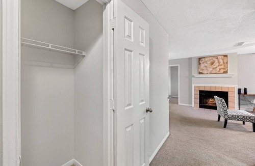 Athens Apartment | Cozy Gem in Athens, Pool, Gym near UGA and Hospitals!