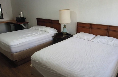 Mayo Hotel | Cozy Hill Top Room 15 with WiFi, AC in lovely Mayo