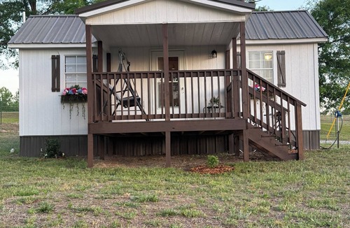 Stanton Cabin | Cozy Hillside Cabin - Charming 1-bedroom tiny house cabin on a peaceful hill.