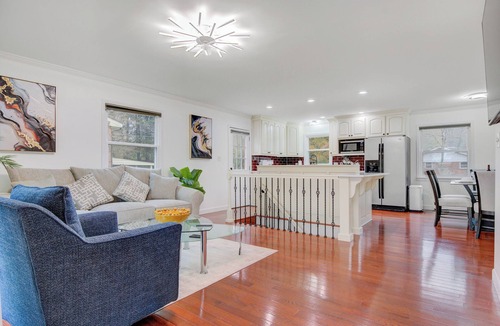 Hickory House | Cozy Home in Hickory