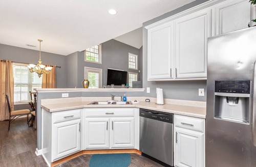 Riverdale House | Cozy Home mins from Atlanta Airport and Downtown