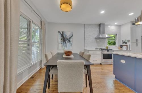 Ormewood Park House | Cozy home w fireplace & patio World Cup Ready