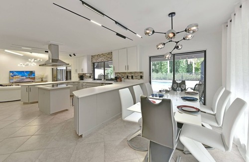 Wellington House | Cozy home with big pool and BBQ in Wellington!