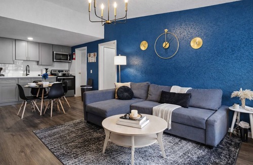 Columbus Apartment | Cozy King Suite, wheelchair accessible, Fast WiFi