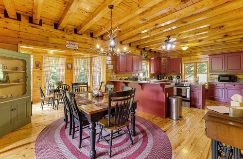 Fair Play Cabin | Cozy Lake Hartwell Getaway w/Game Room!