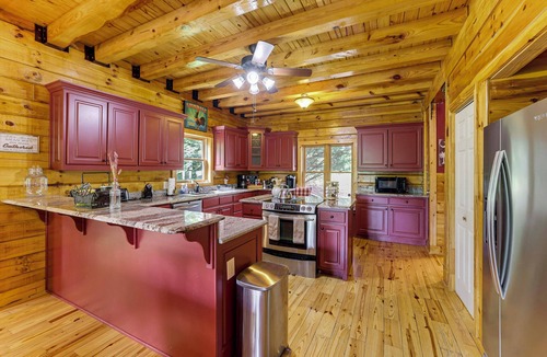 Fair Play Cabin | Cozy Lake Hartwell Getaway w/Game Room!