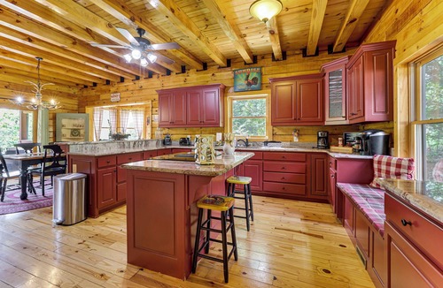 Fair Play Cabin | Cozy Lake Hartwell Getaway w/Game Room!