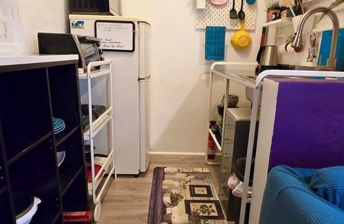 Northeast Miami Apartment | Cozy Miami Efficiency 10 minutes to the beach!