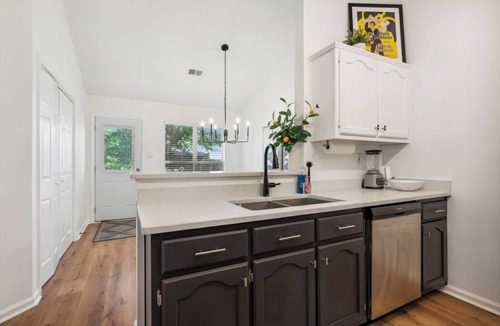 Southaven House | Cozy Miss - Comfy Family-Friendly Bungalow/Fenced Yard - Peaceful Neighborhood!