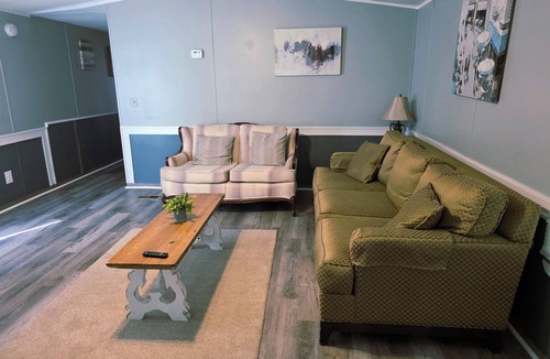 Monroe House | Cozy Modern 3-bedroom 2 full bath home